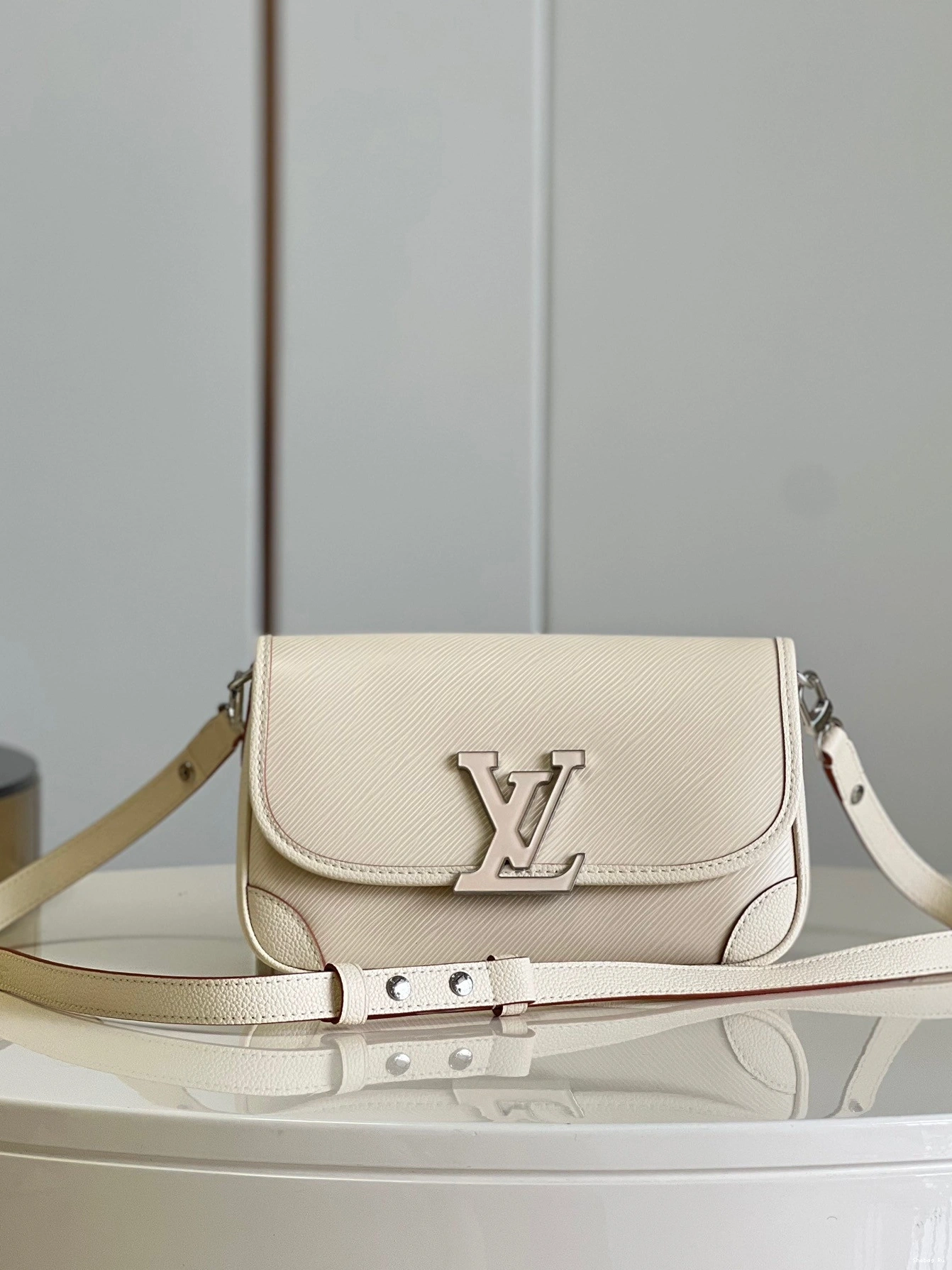 LOUIS VUITTON BUCI 0729